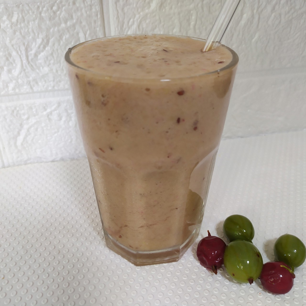 Смузи с сельдереем и крыжовником