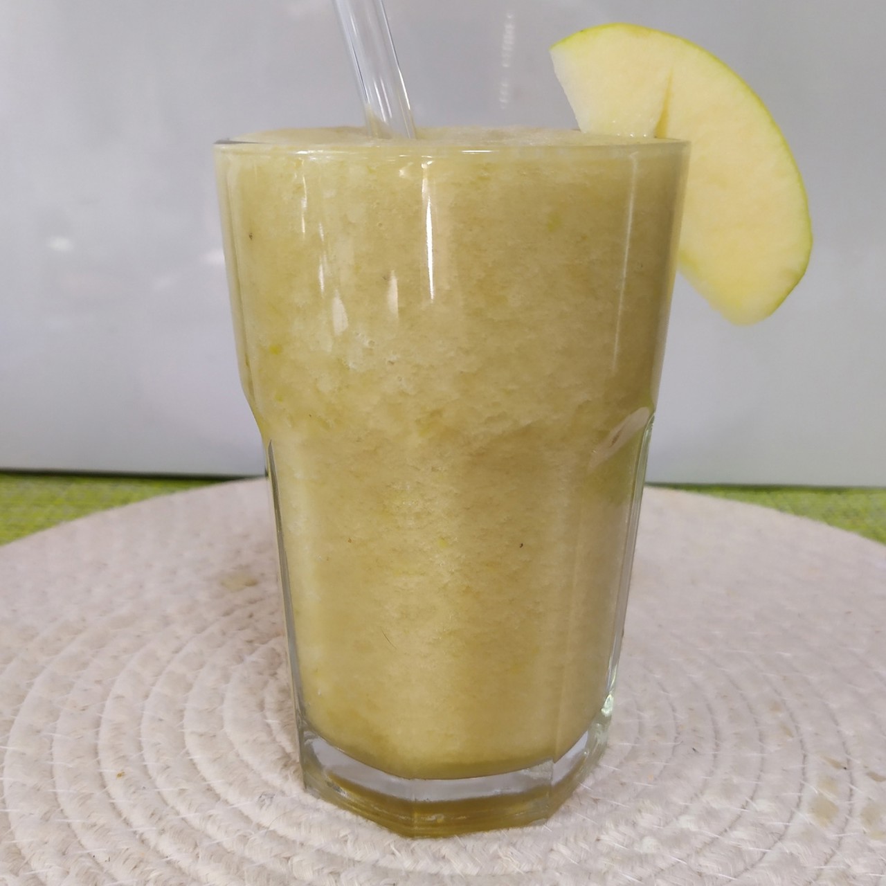 Смузи с яблоком и бананом