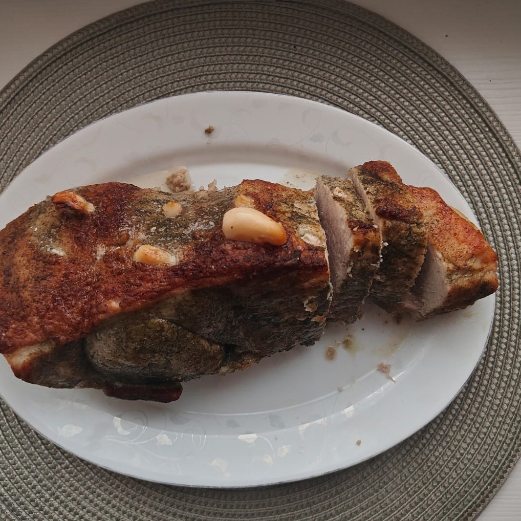 Сочная свинина с чесноком в рукаве