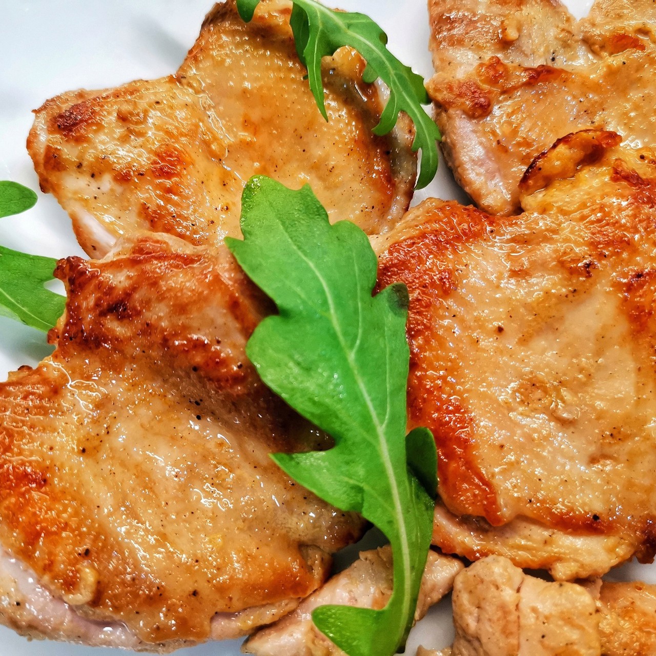 Сочное перепелиное филе, обжаренное на сковороде