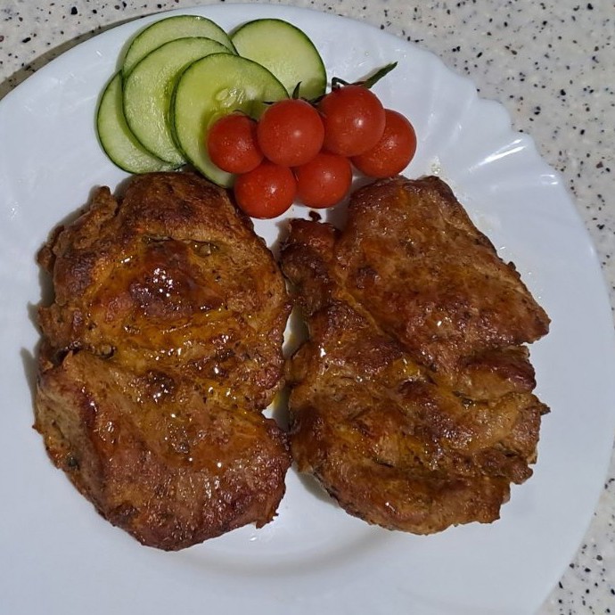 Сочный стейк из свиного ошейка