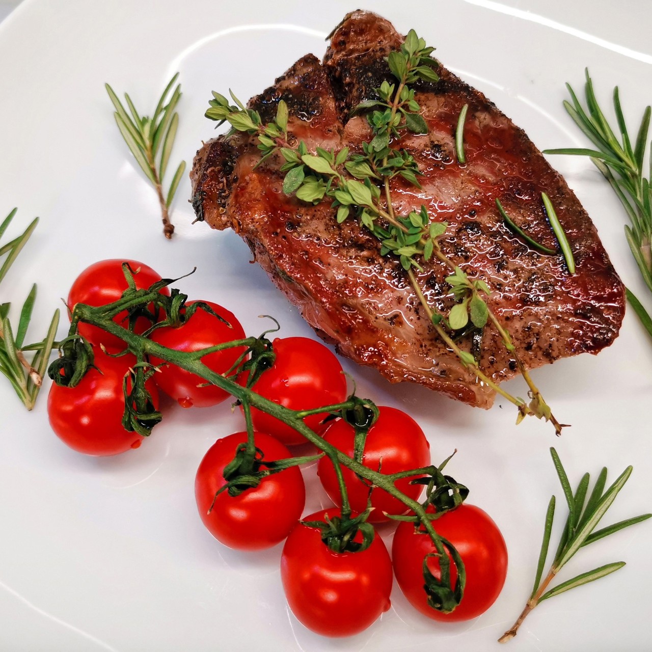 Сочный три-тип-стейк