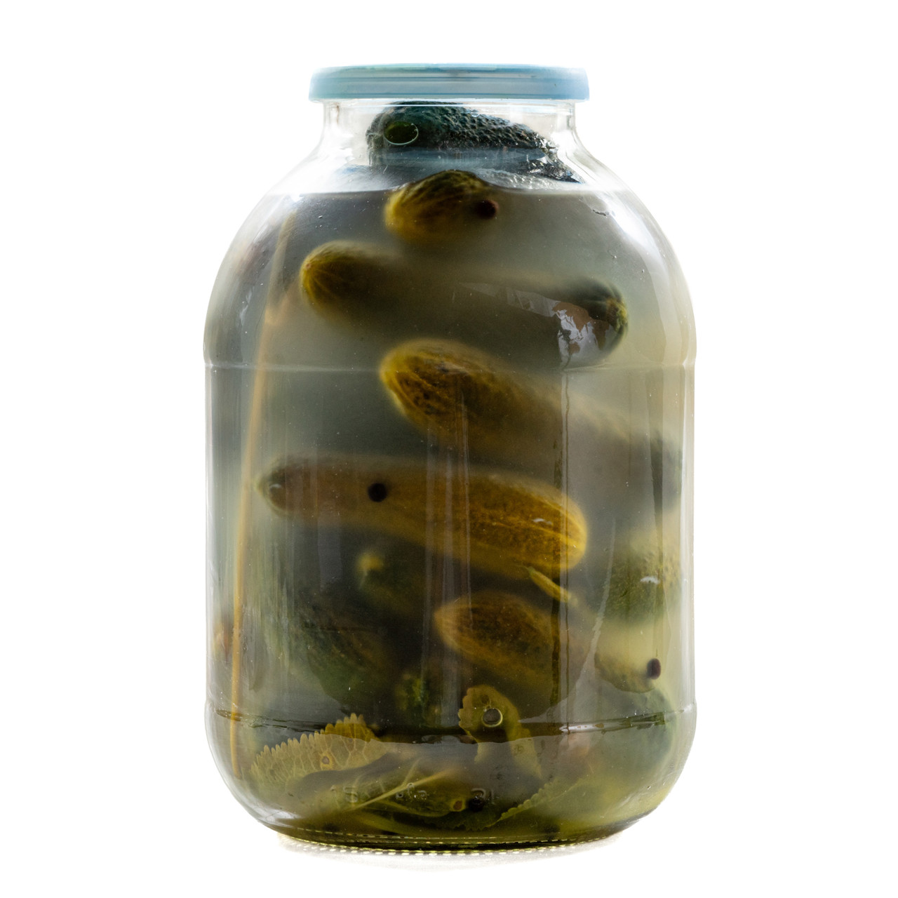 Соленые огурцы в банке