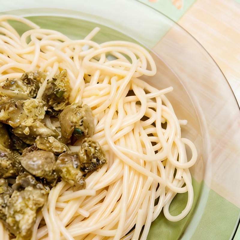 Спагетти карбонара с курицей и грибами