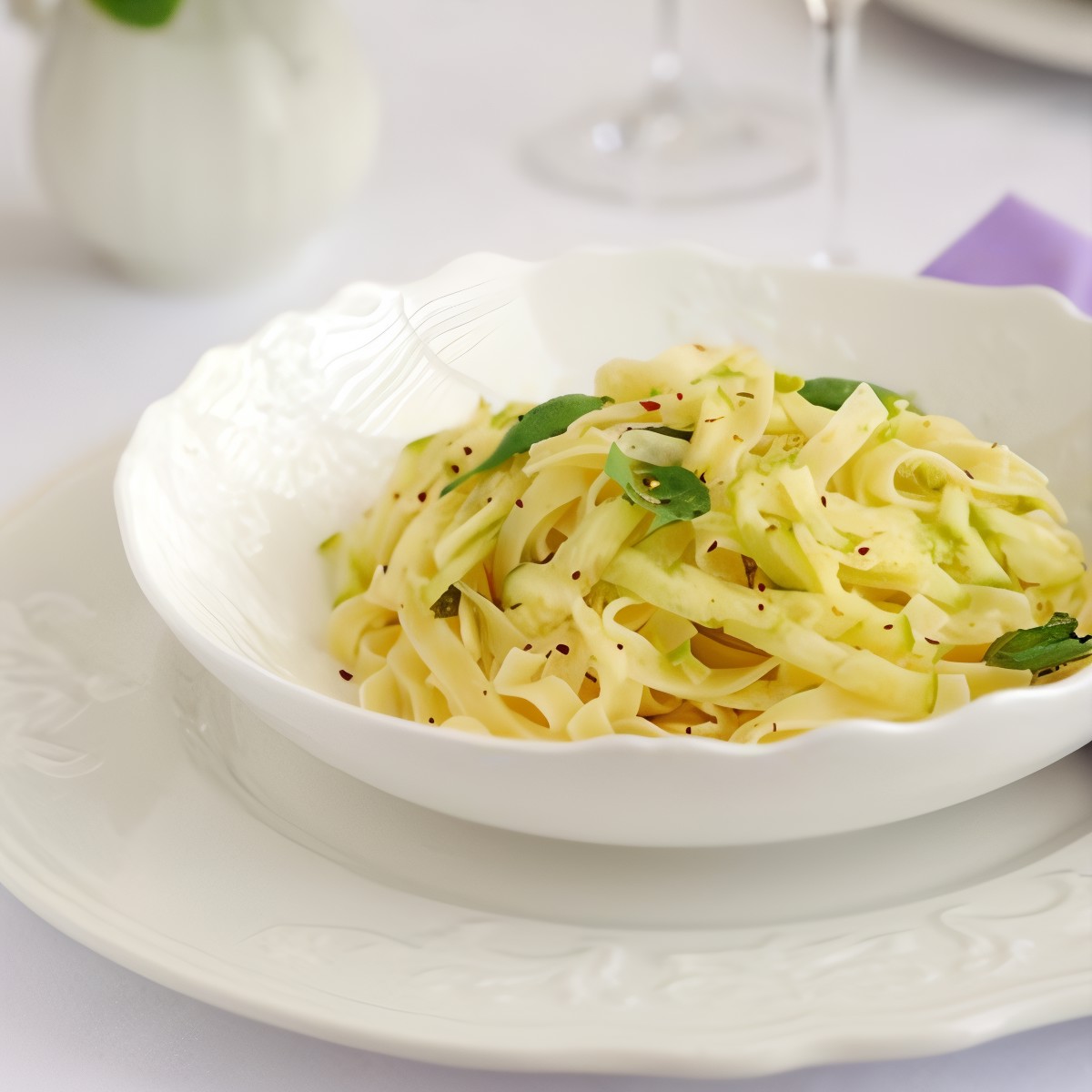 Спагетти с молодым картофелем и цукини