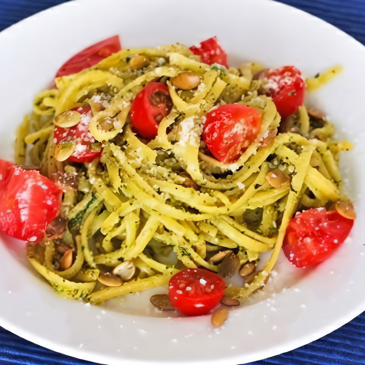 Спагетти с помидорами черри и ароматным маслом