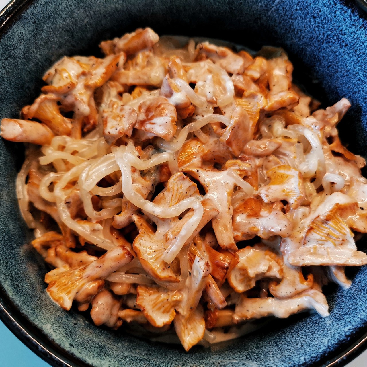 Спагетти ширатаки с лисичками