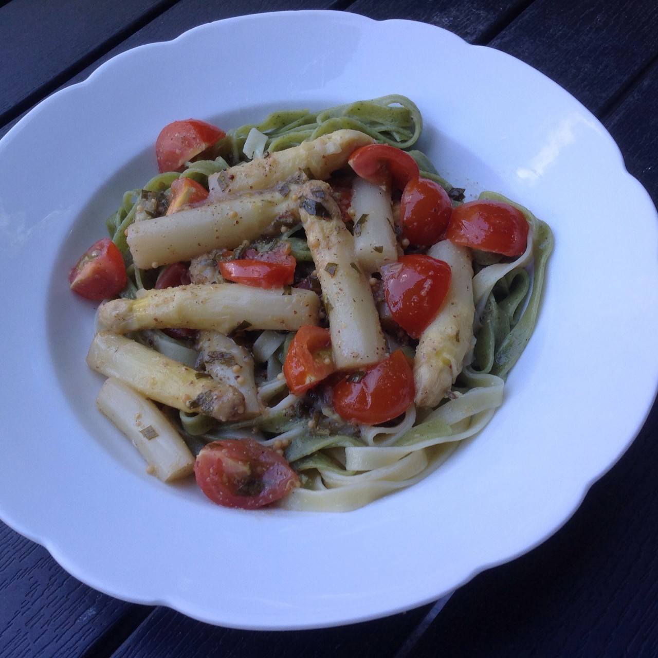 Спаржа в медово-горчичном соусе