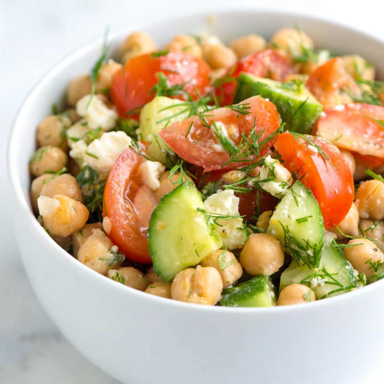 Средиземноморский салат с нутом