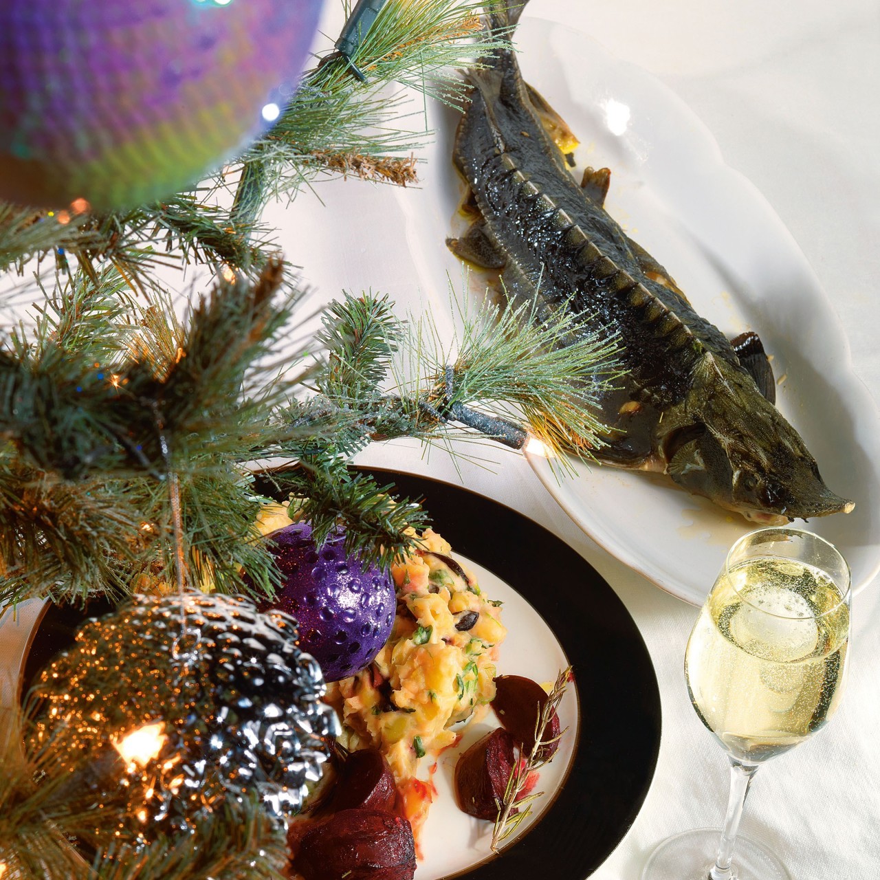 Стерлядь с пестрым картофелем и свеклой