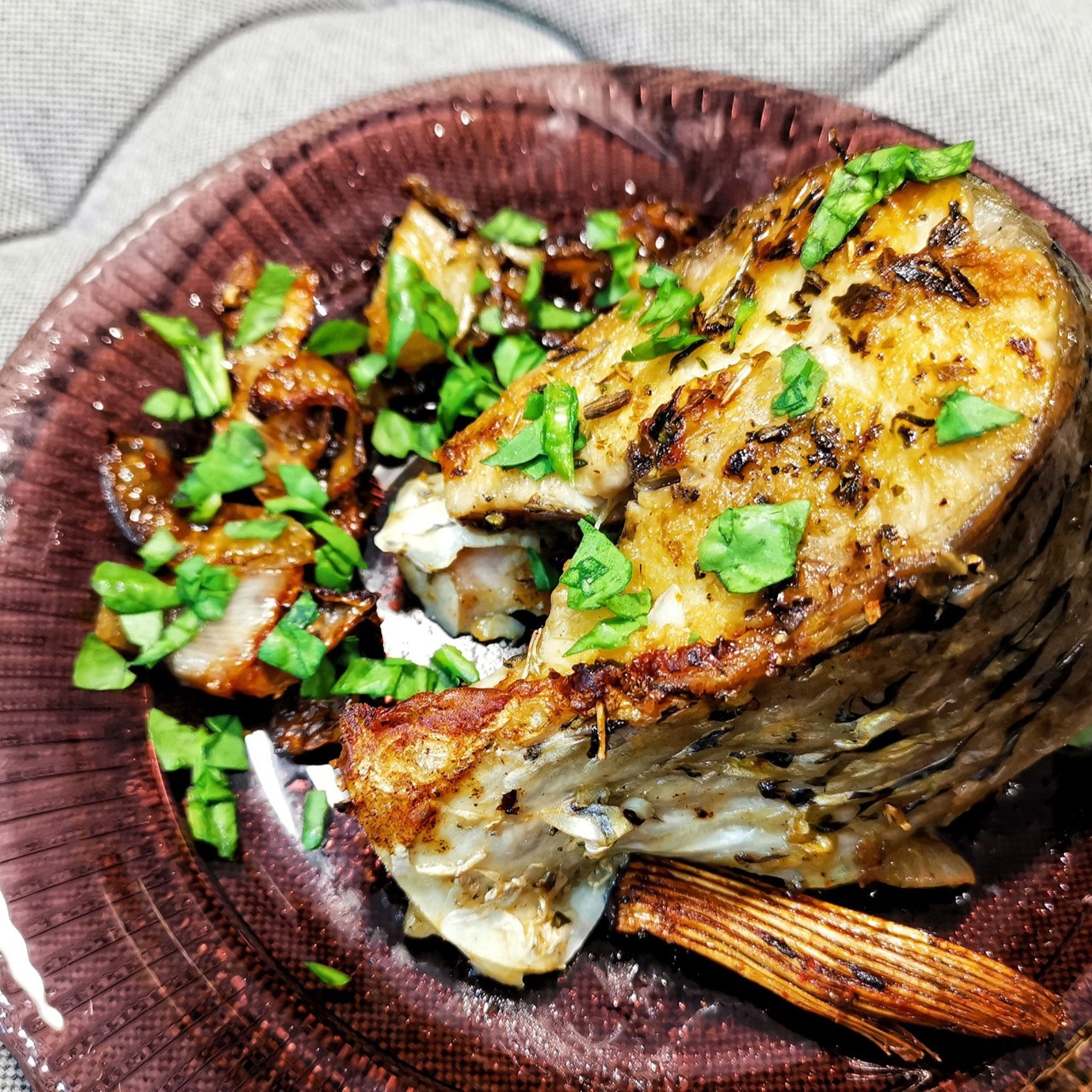 Стейк из амура на сковороде