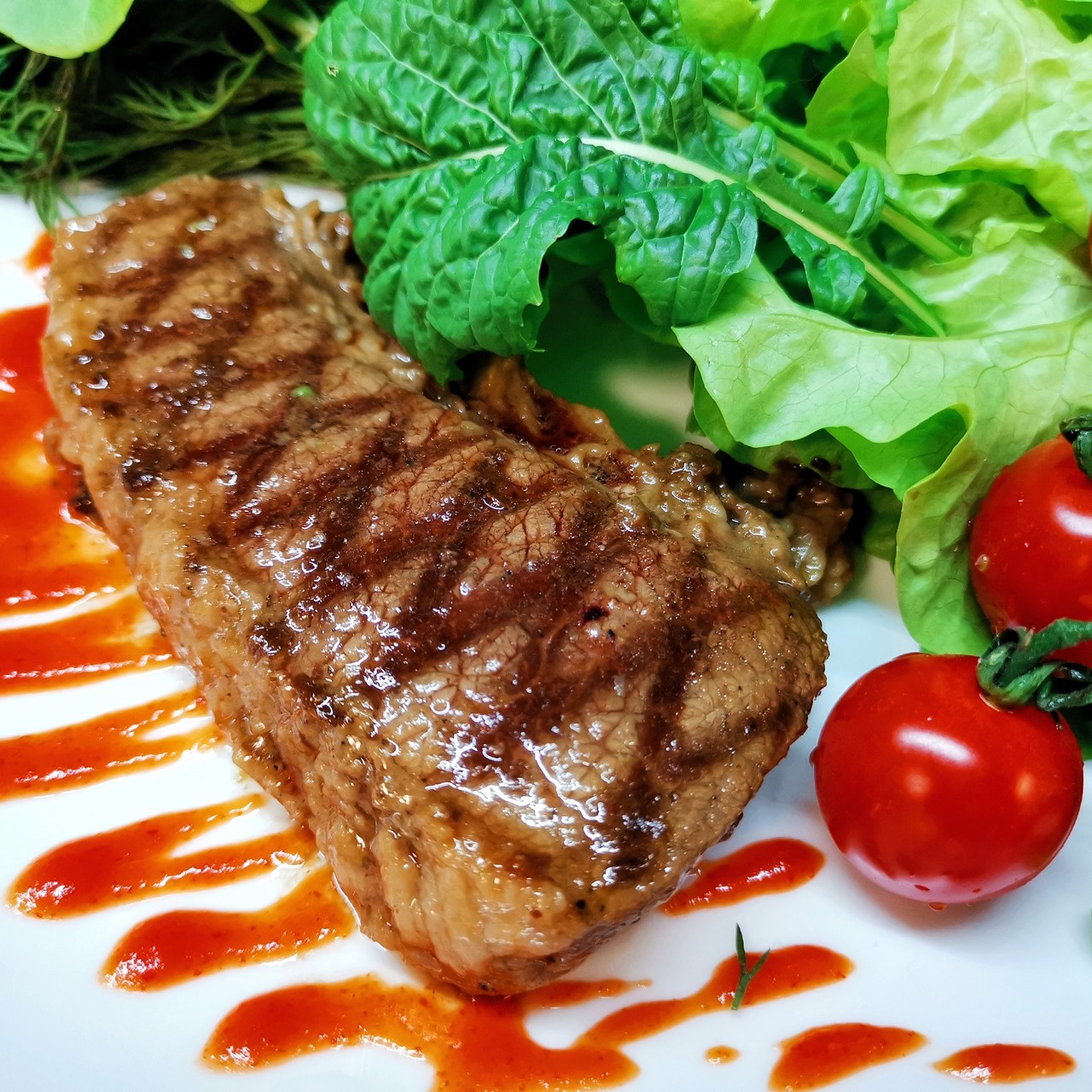 Стейк из мраморной говядины в маринаде