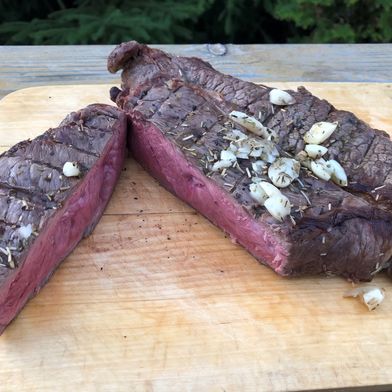 Стейки из говядины на углях