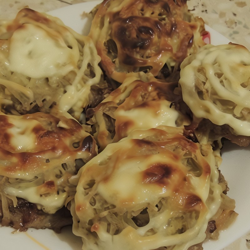 Стожки с фаршем, грибами и тертым картофелем