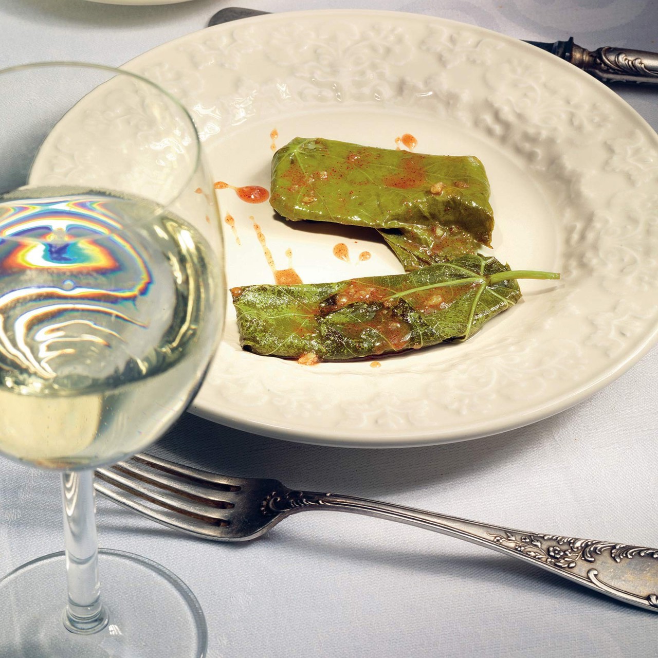 Сулугуни в виноградных листьях