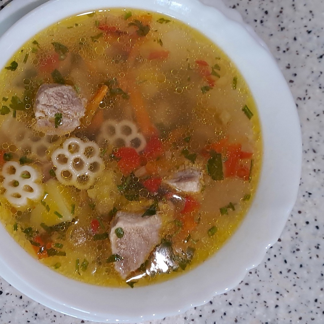 Суп из свиной лопатки с макаронами и сладким перцем