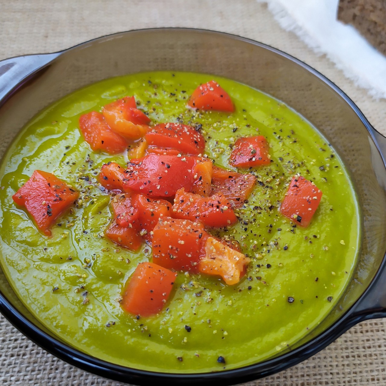 Суп-пюре из стручковой фасоли с запеченным перцем