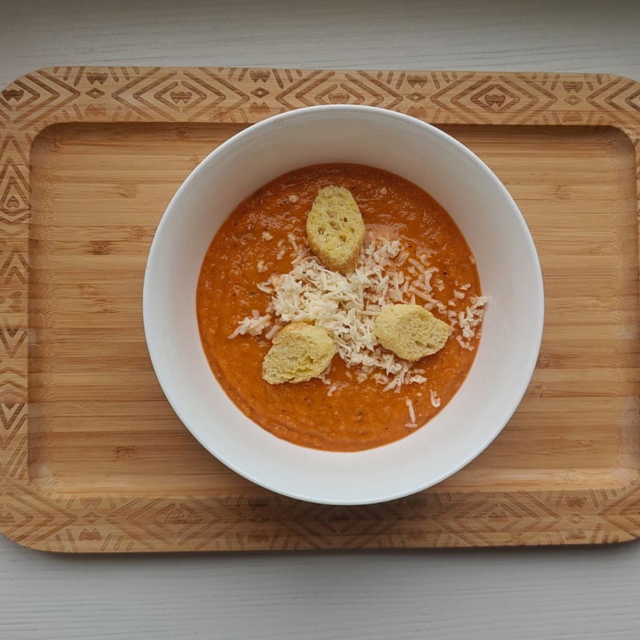 Суп-пюре из томатов с сухариками и сыром
