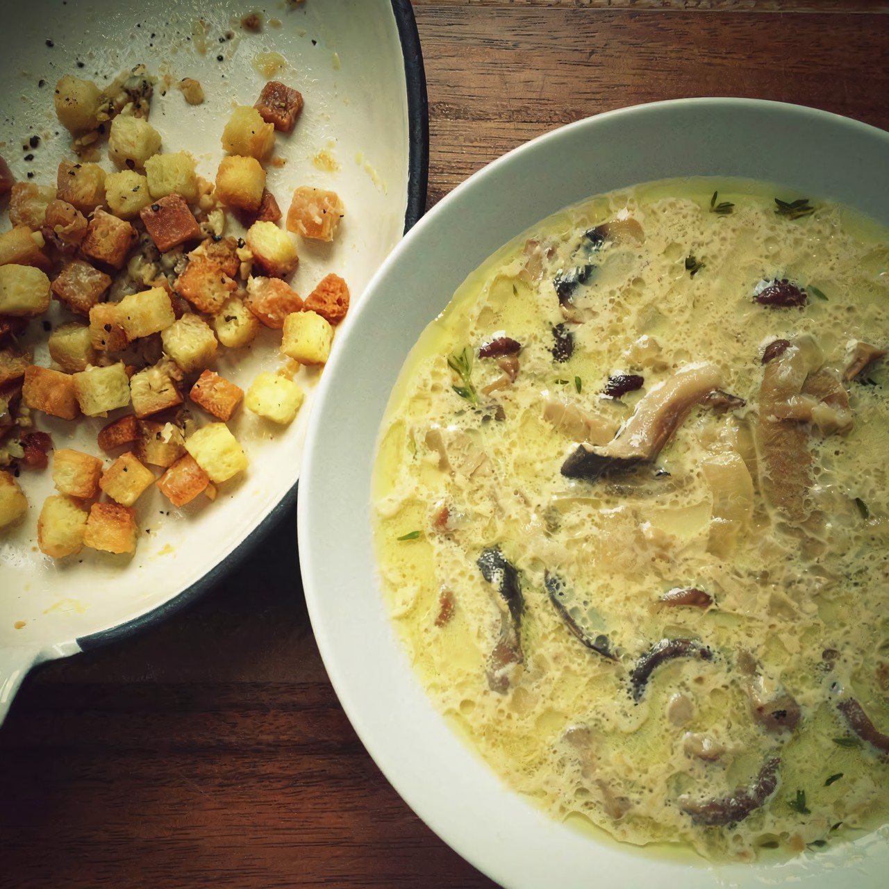 Суп с лесными грибами и сливками