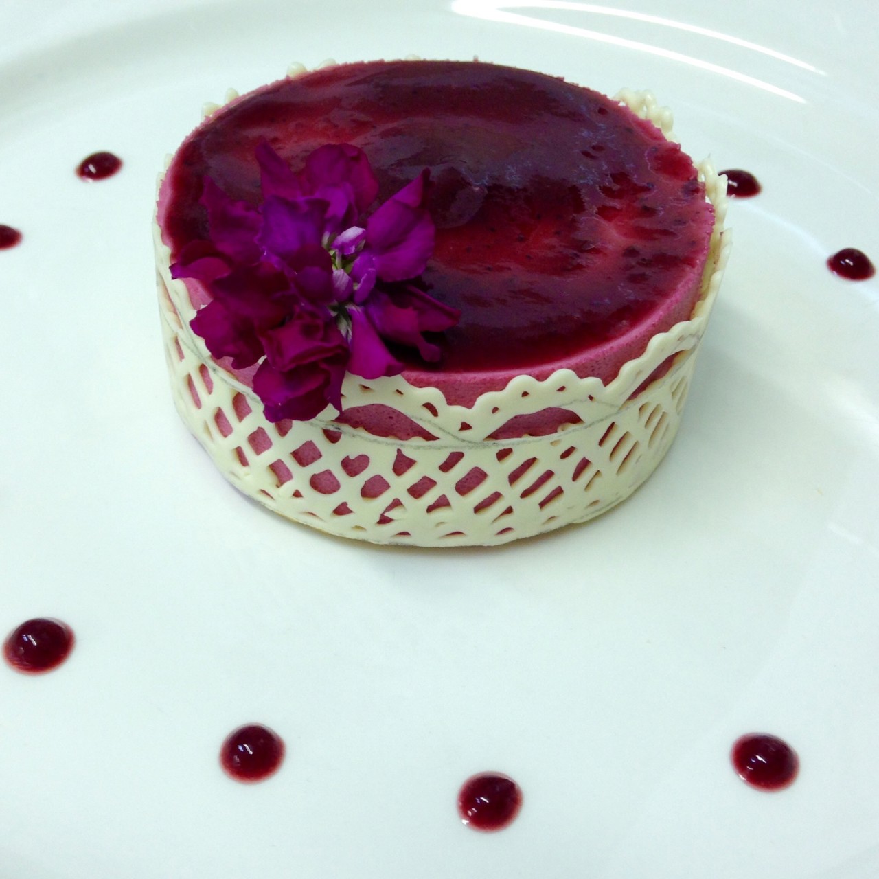 Свекольная панна котта с малиновым соусом