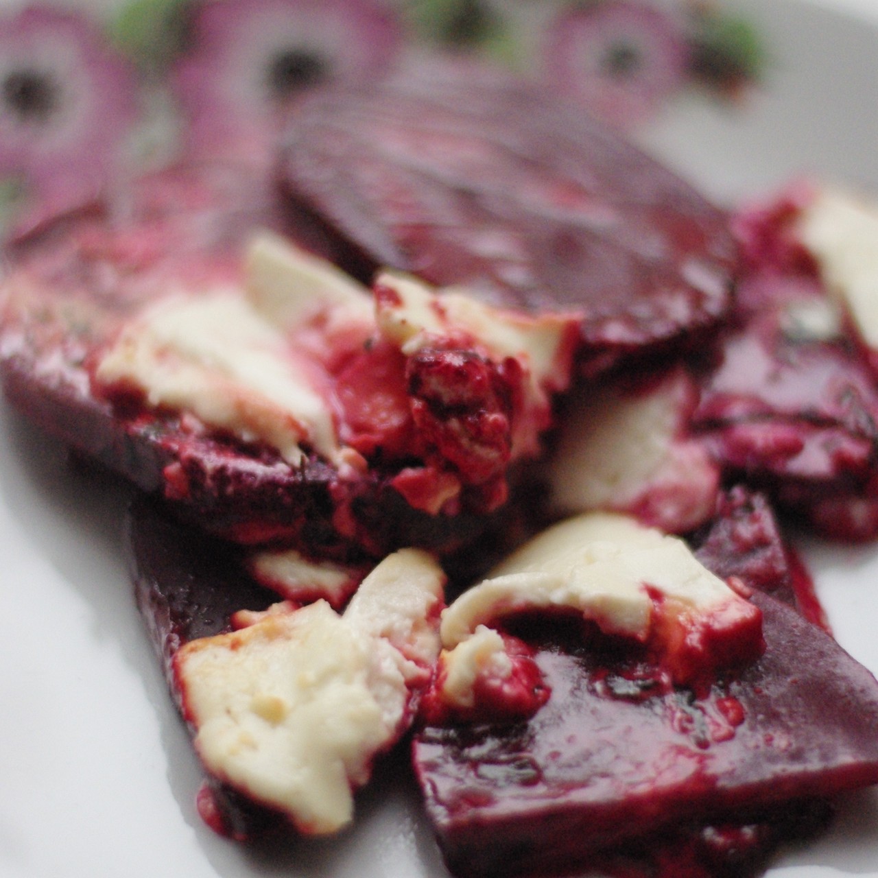 Свекольный гратен с сыром фета