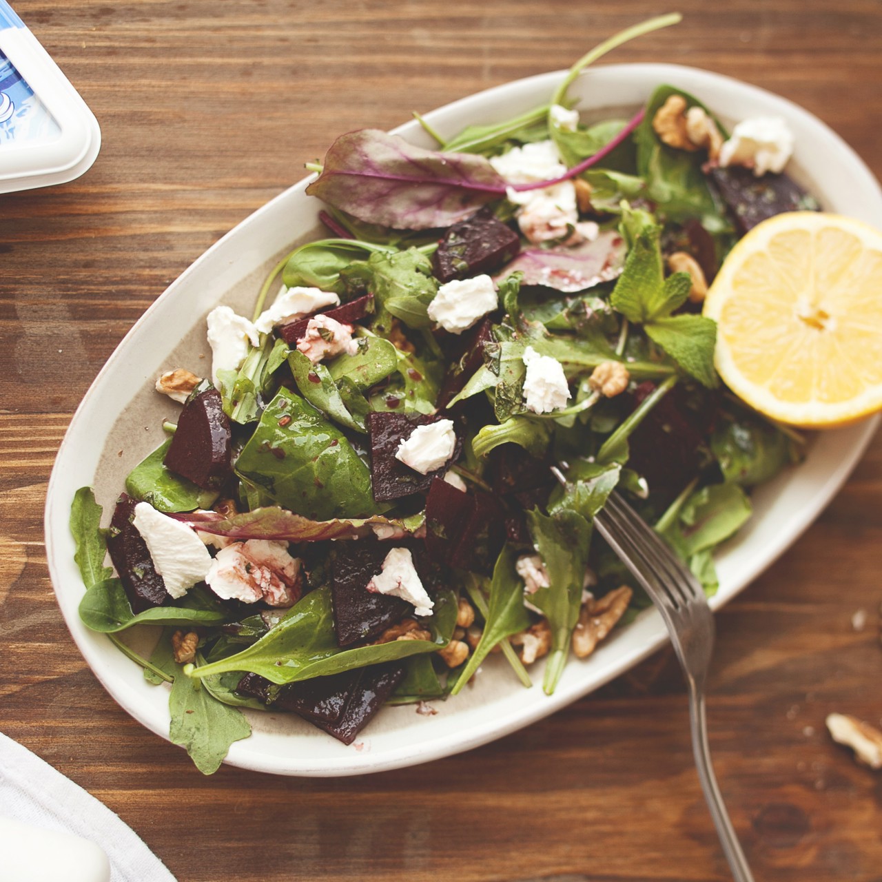 Свекольный салат с козьим сыром