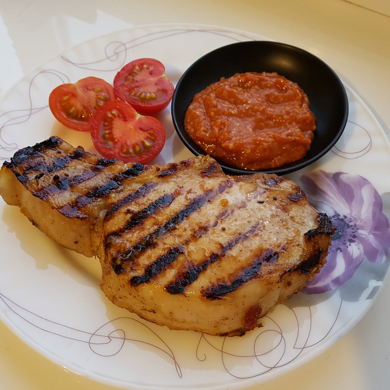 Свиная котлета, маринованная в кисло-сладком соусе, с брокколи