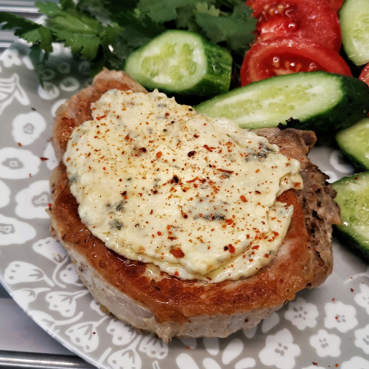 Свиная корейка в соусе дорблю