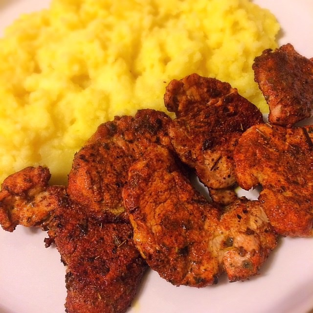 Свиная вырезка с паприкой и шалфеем