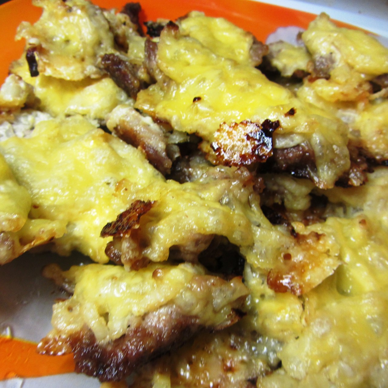 Свинина по-французски с сыром и луком