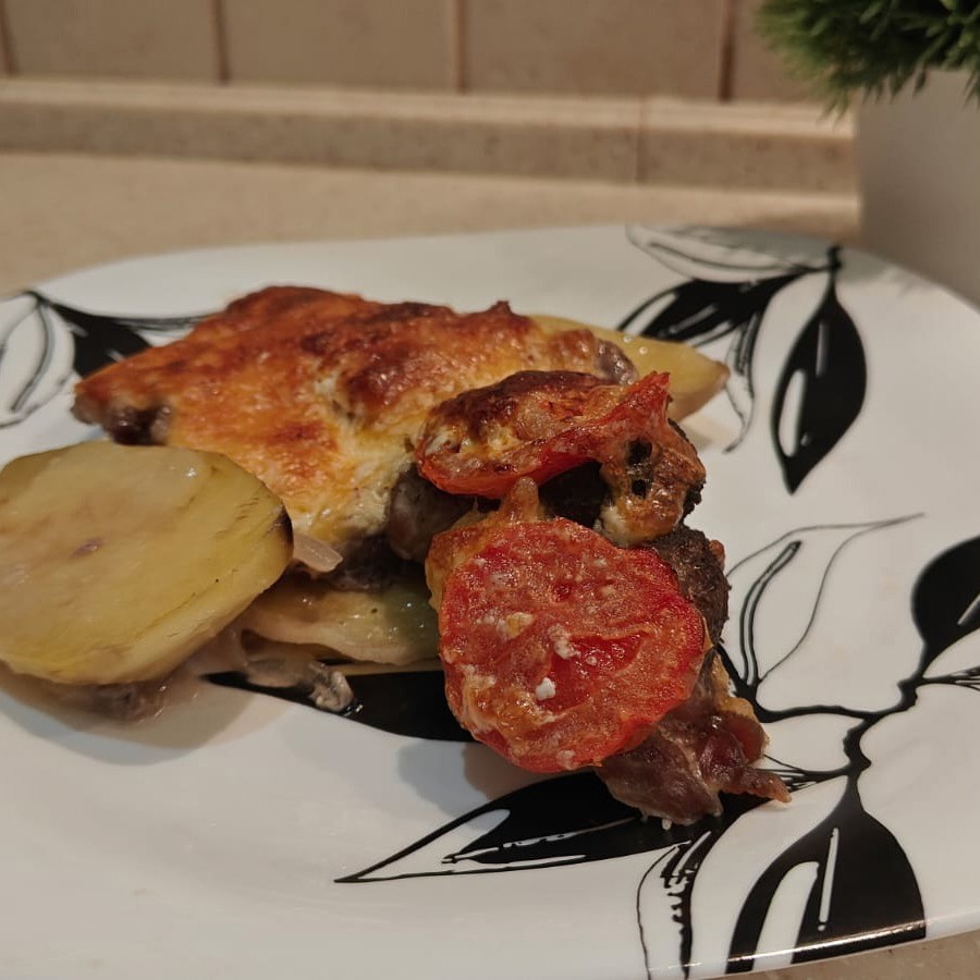 Свинина с картофелем в духовке