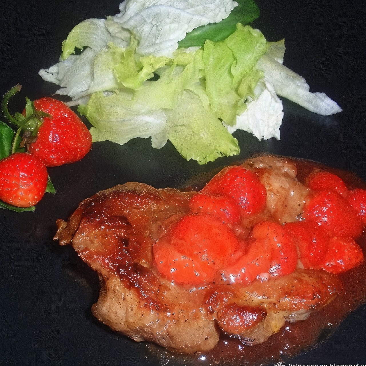 Свинина с клубникой