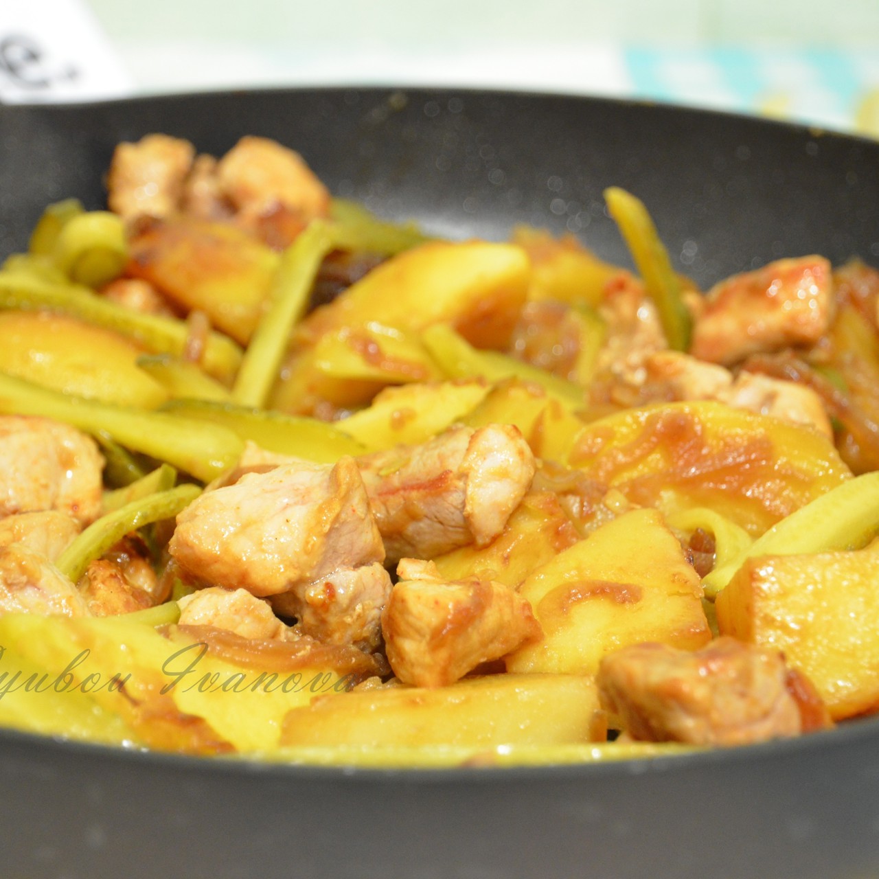 Свинина, тушеная с овощами