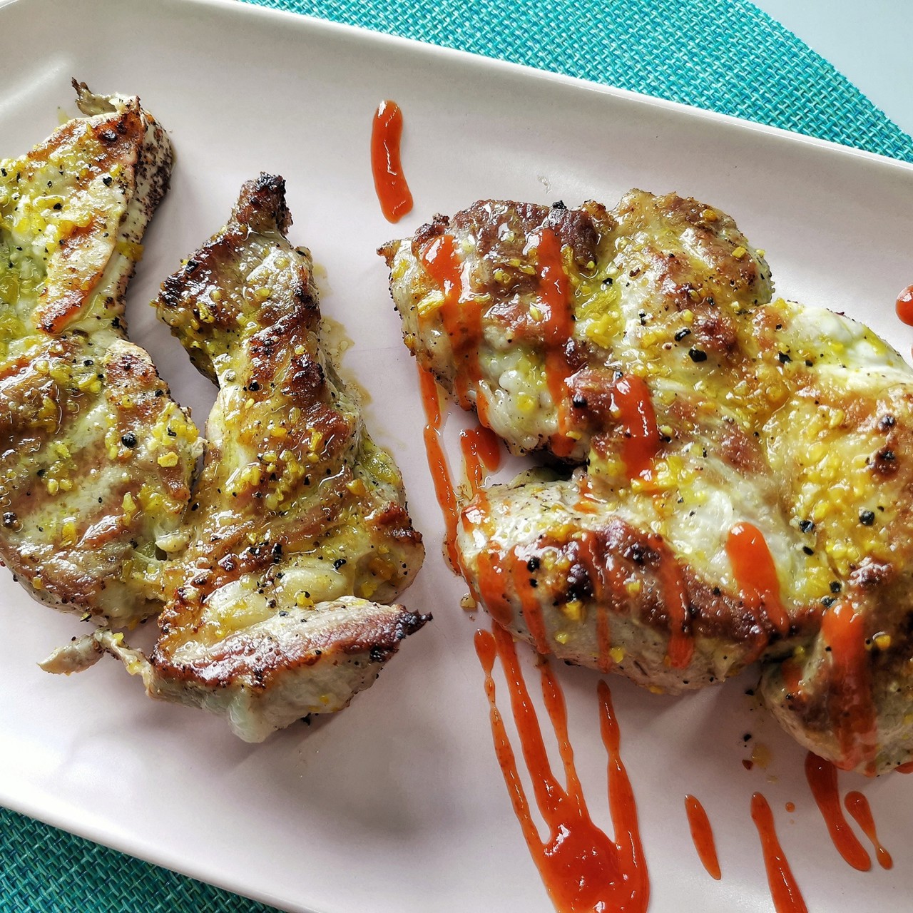 Свиной стейк из шейки со специями