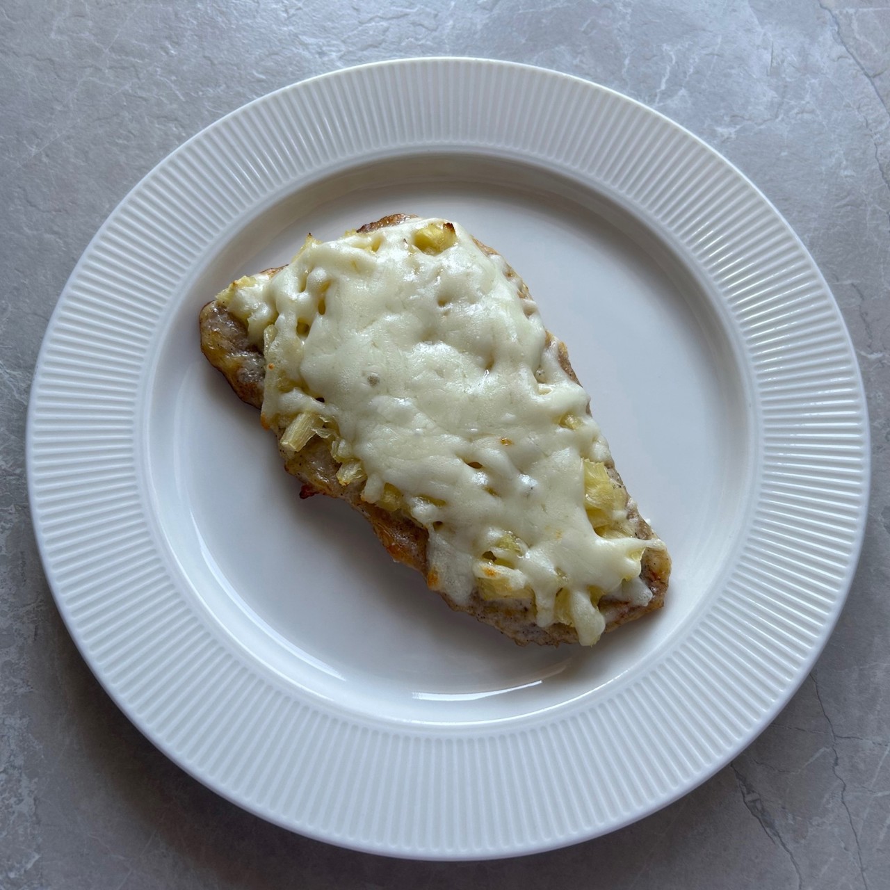 Свинина в духовке с ананасом