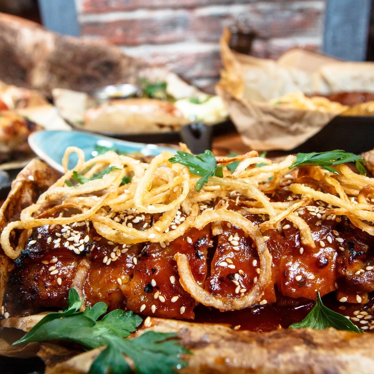 Свиные ребра в пергаменте