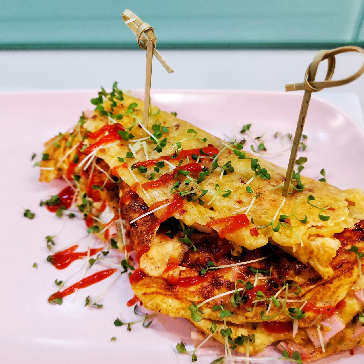 Сырная лепешка с яичной начинкой