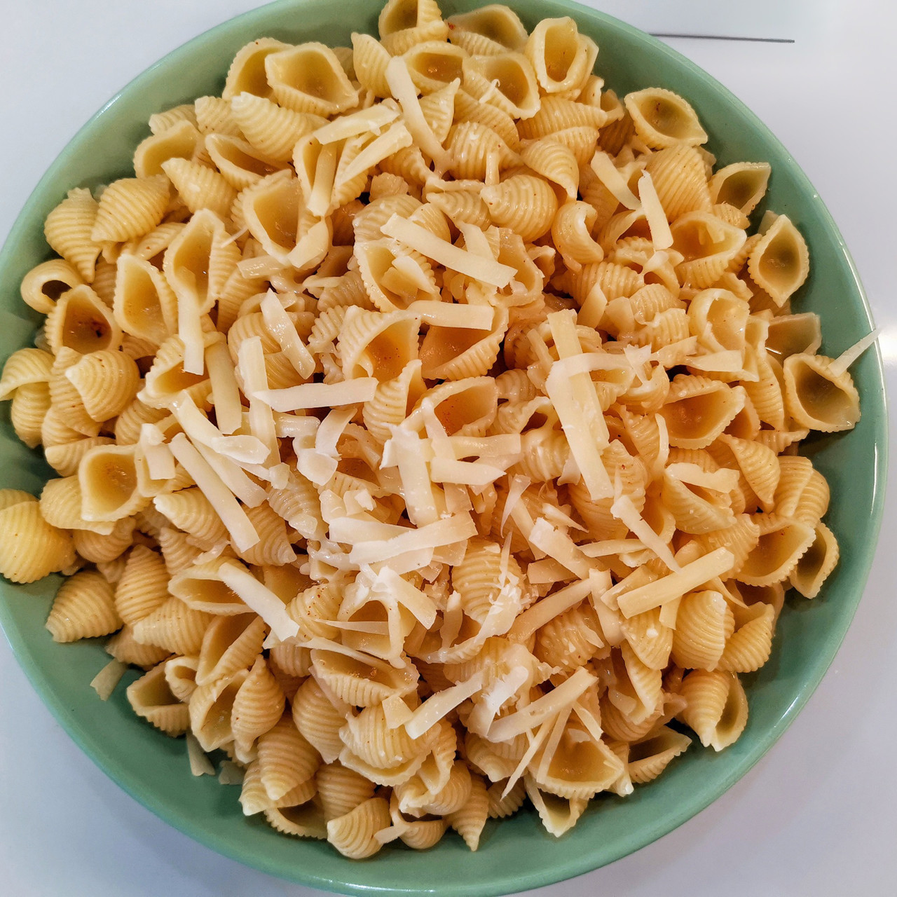 Сырная паста конкильони с томатно-майонезным соусом