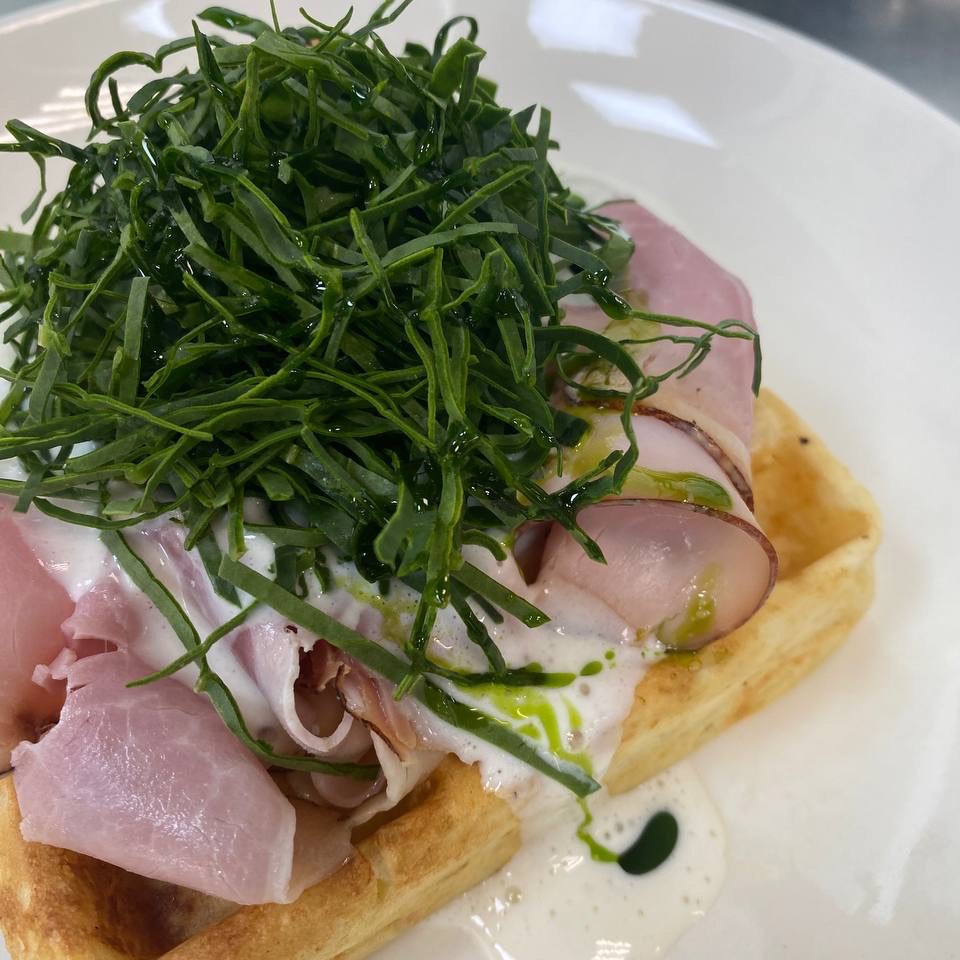 Сырные вафли с окороком