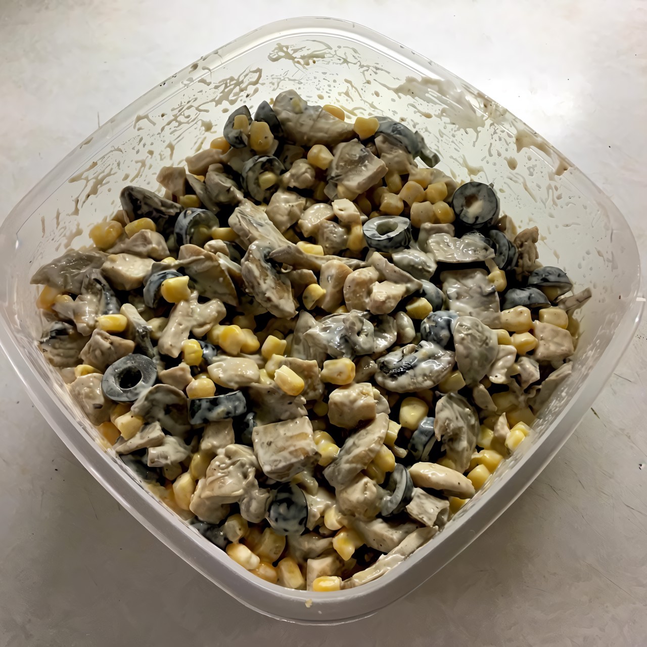 Сытный салат с куриным филе