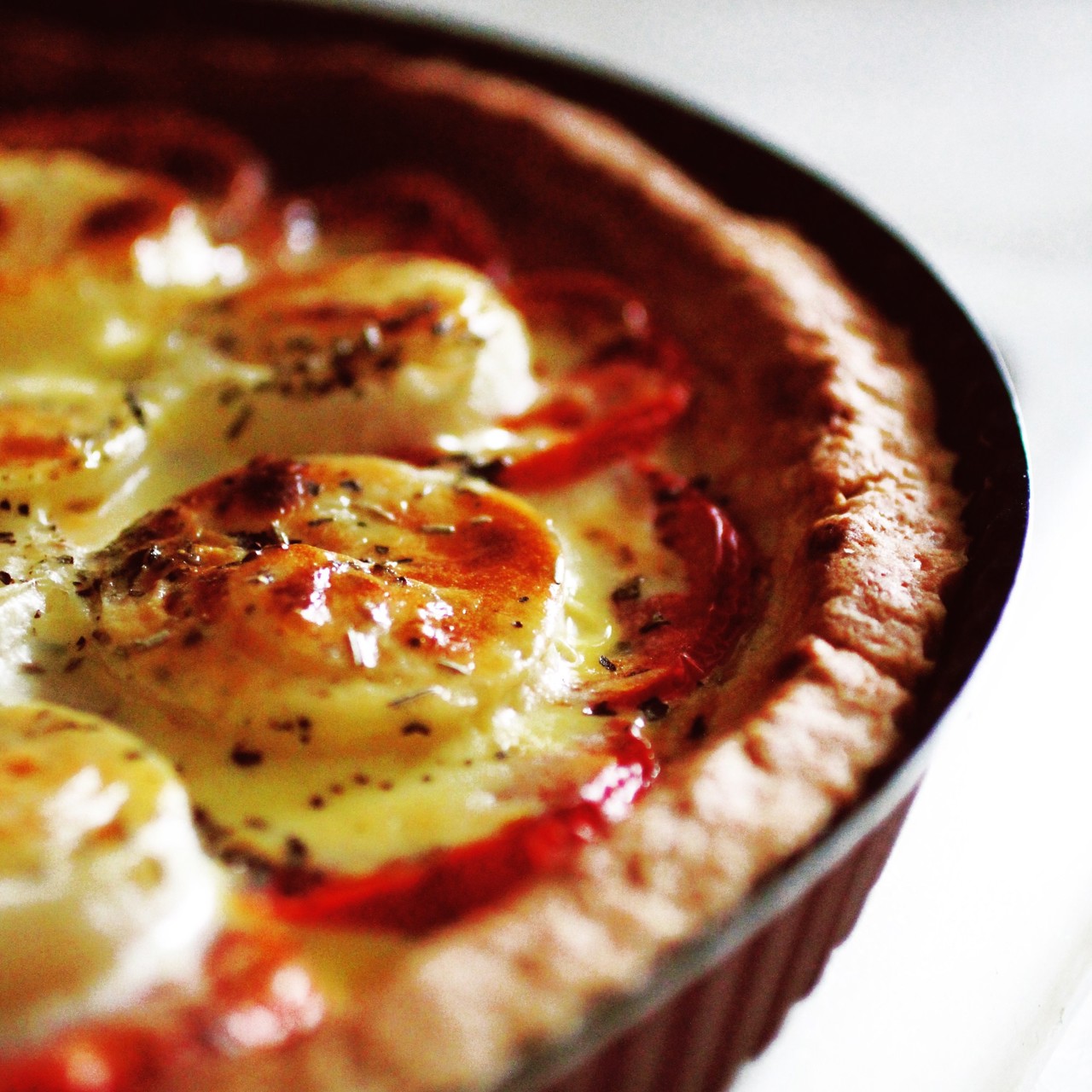 Тарт с томатами и луком