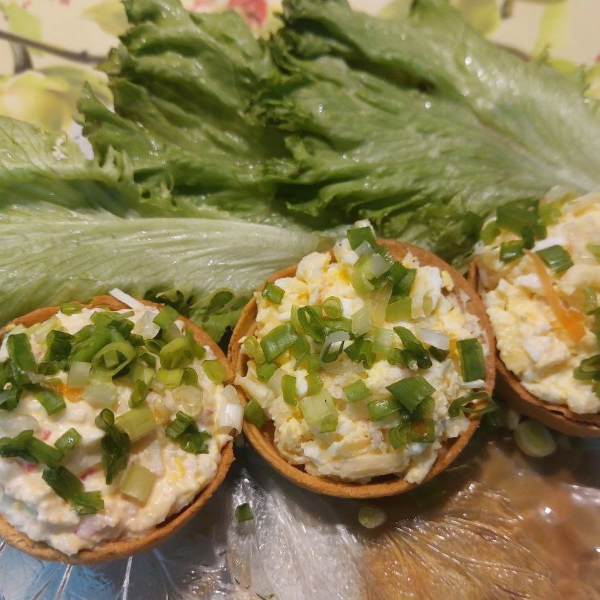 Тарталетки с крабовыми палочками