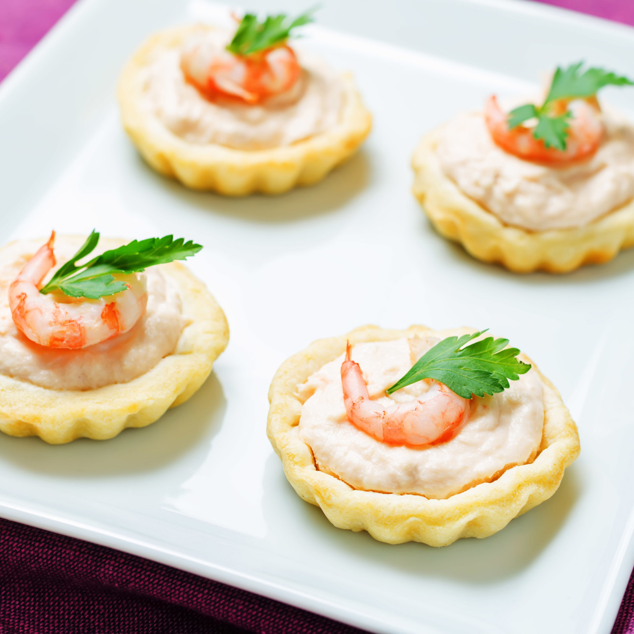 Тарталетки с креветками и сырным кремом