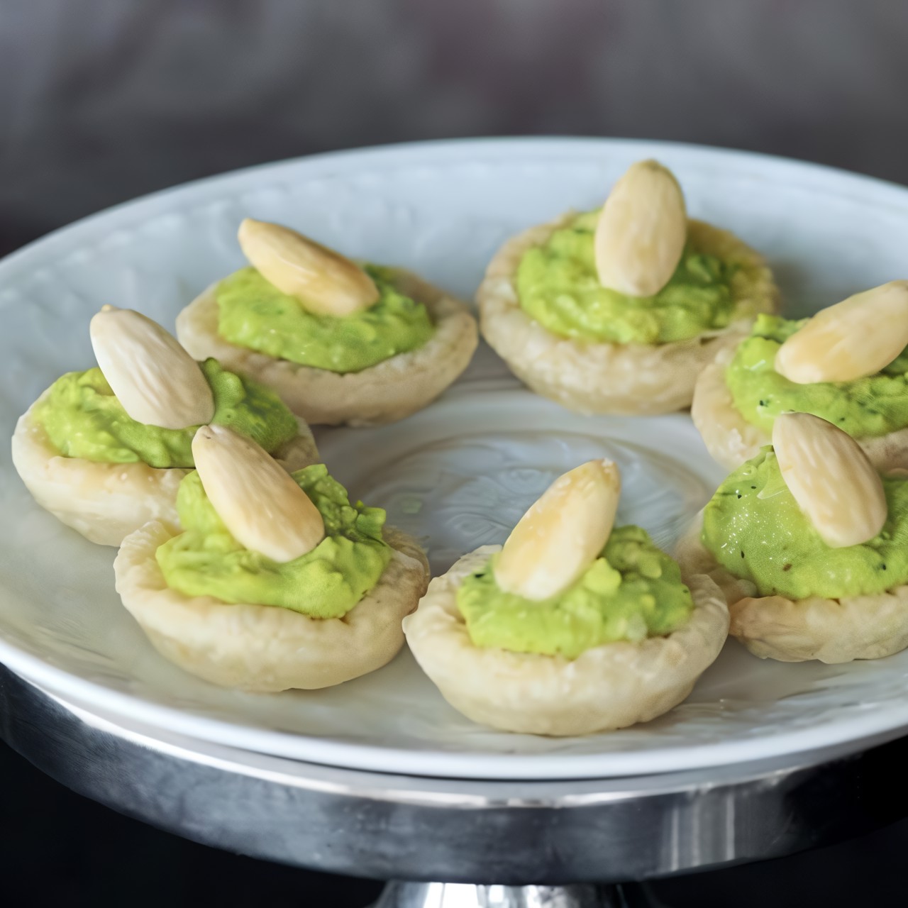 Тарталетки с салатом из цесарки и карри