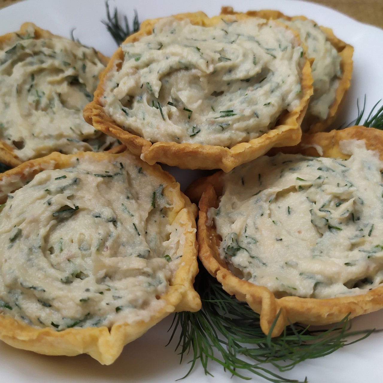 Тарталетки с селедочным маслом