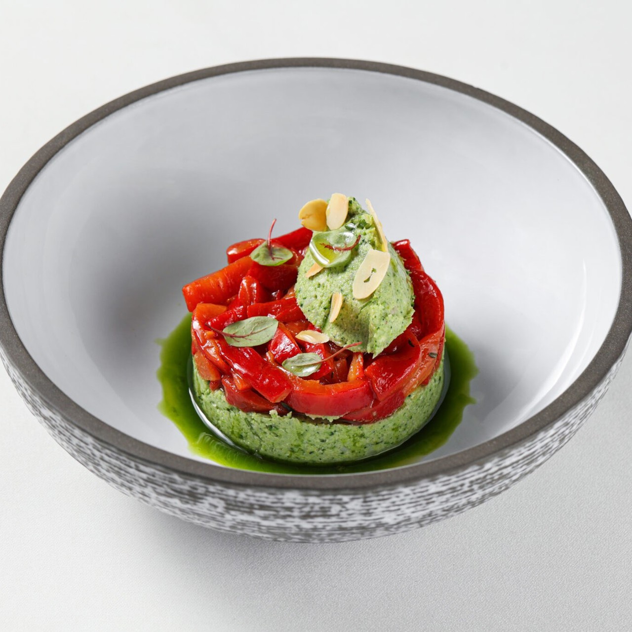 Тартар из брокколи с перцем рамиро