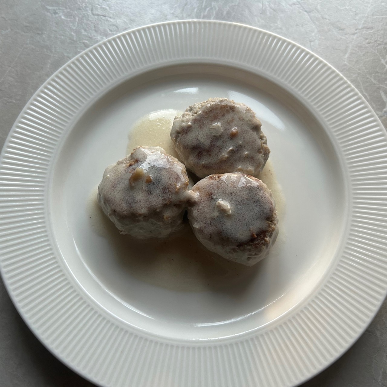 Тефтели в сметанном соусе