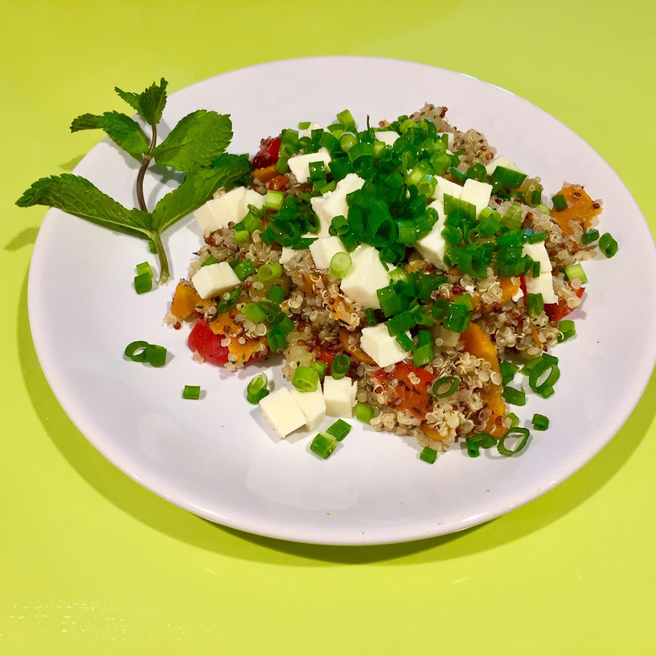 Теплый салат из киноа