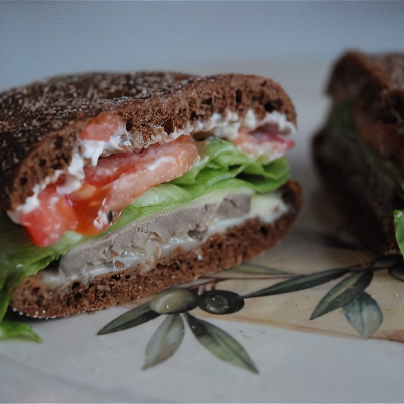 Теплый сырный cэндвич с печенью