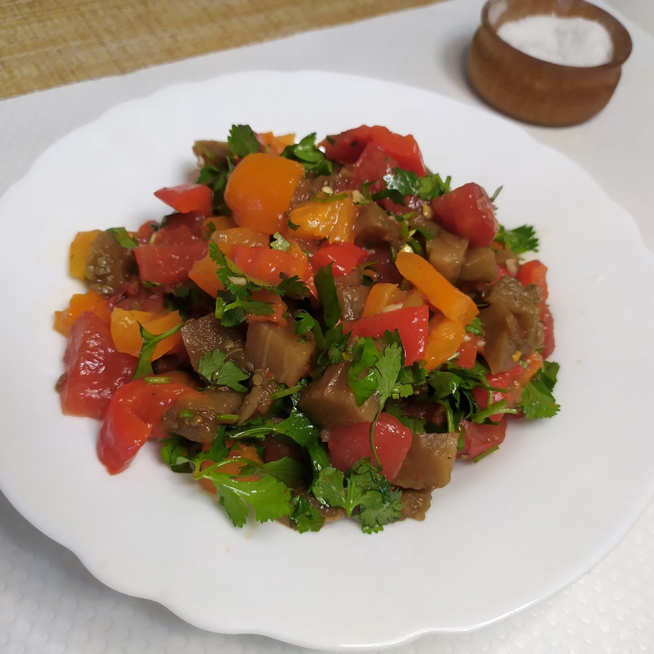 Теплый салат с овощами